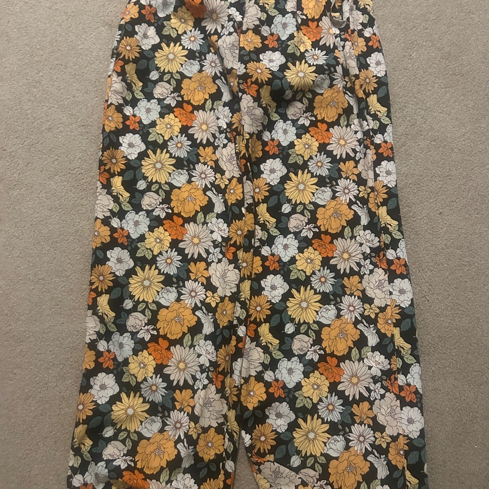 Floral Women's Pants. Size small. Piper and Scoot.